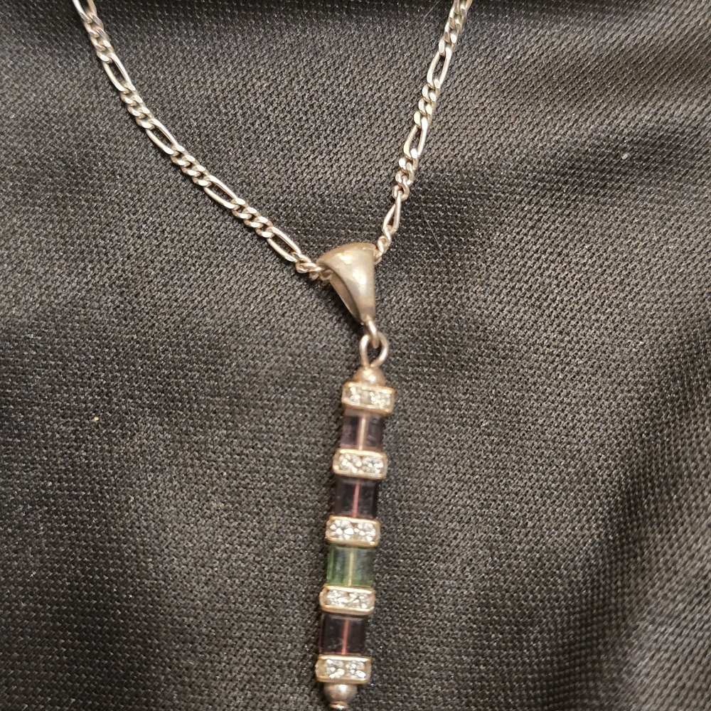 Elegant Silver Pendant Necklace